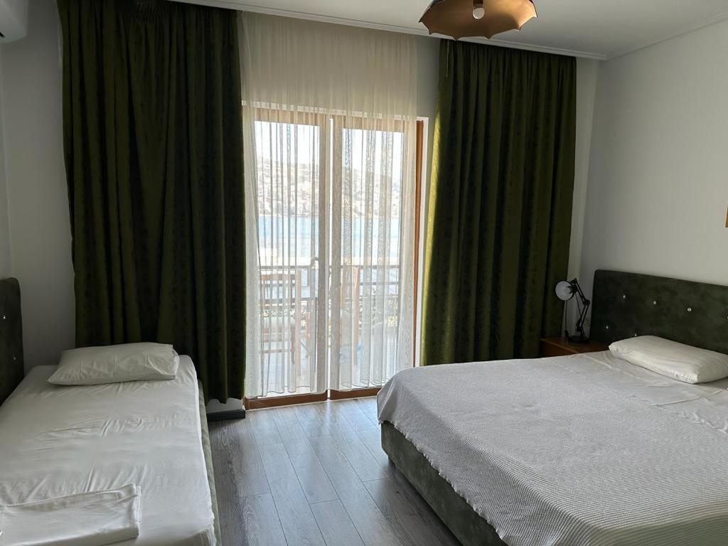 סרנדה Fjora Rooms מראה חיצוני תמונה